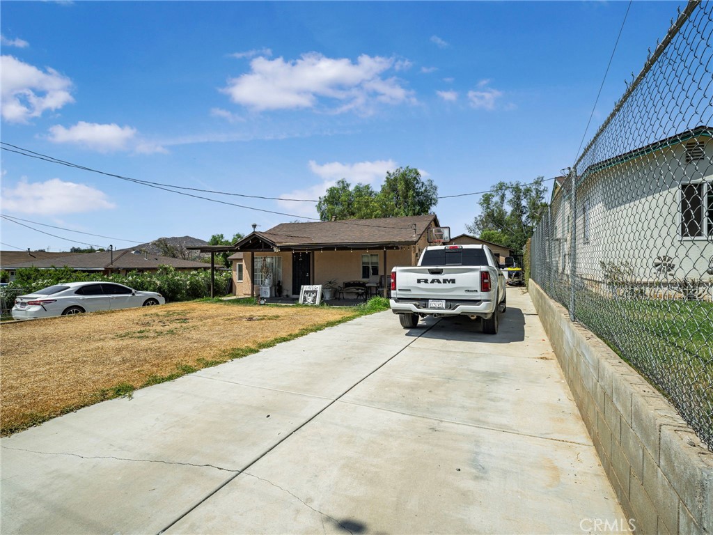 6958 37th Street Property Photo 3