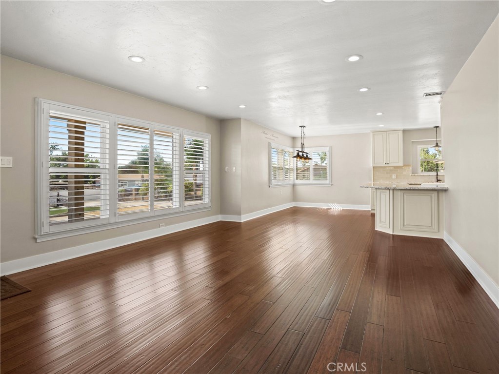 5736 Country Lane Property Photo 4