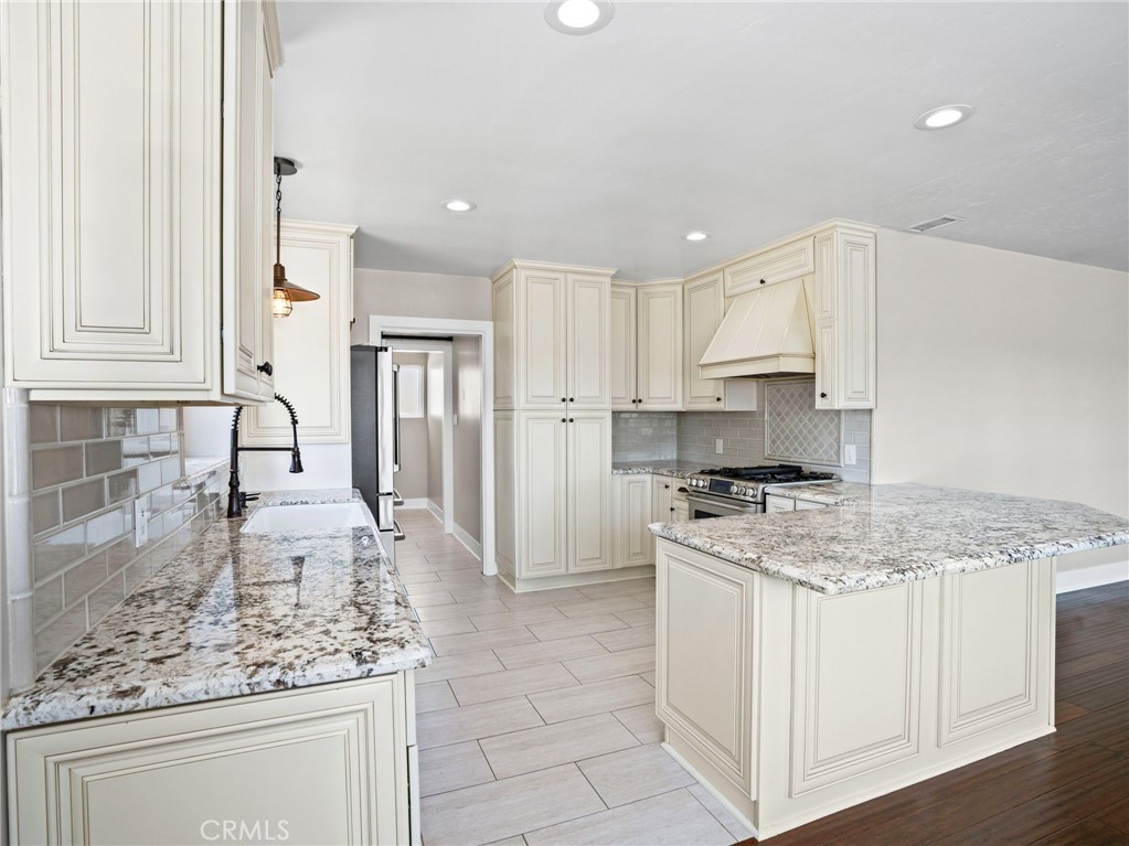 5736 Country Lane Property Photo 7