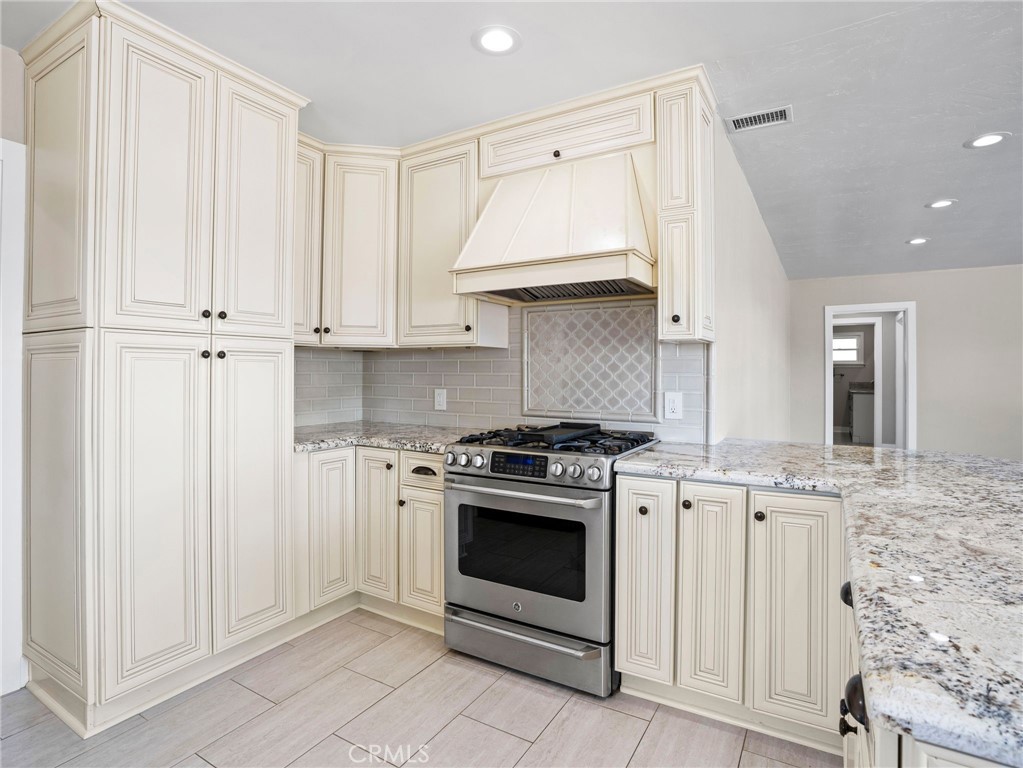 5736 Country Lane Property Photo 8