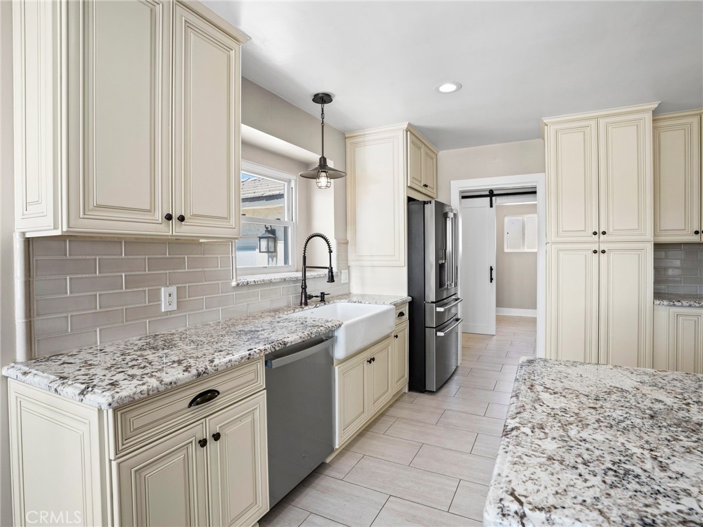 5736 Country Lane Property Photo 9