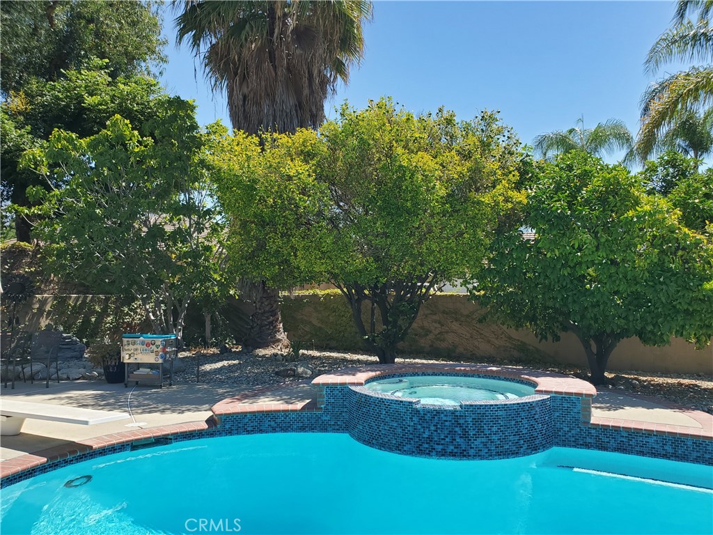 2046 N Kelly Property Photo 2