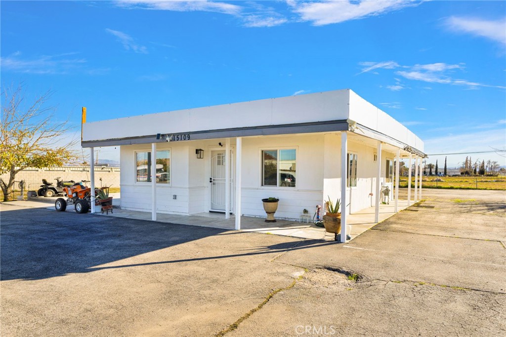15109 Anacapa Road Property Photo 2