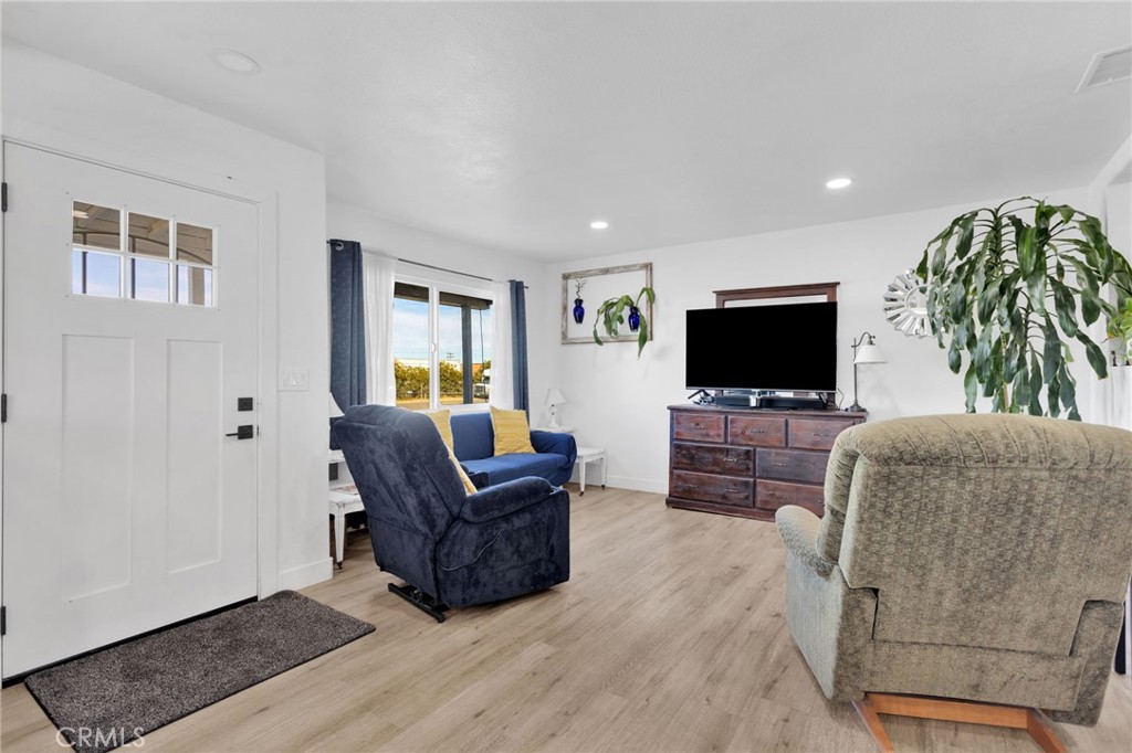 15109 Anacapa Road Property Photo 5