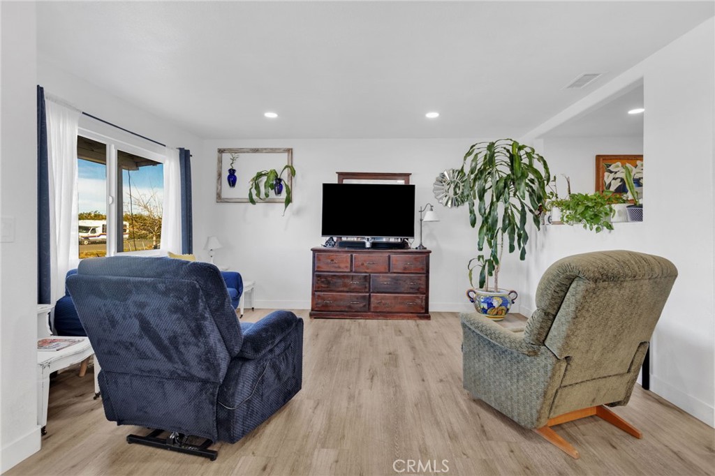 15109 Anacapa Road Property Photo 6