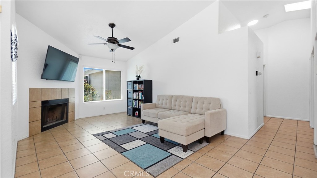 14128 Poplar Property Photo 7