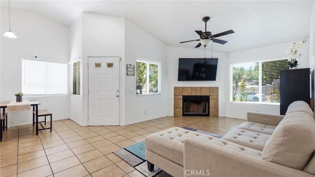 14128 Poplar Property Photo 9
