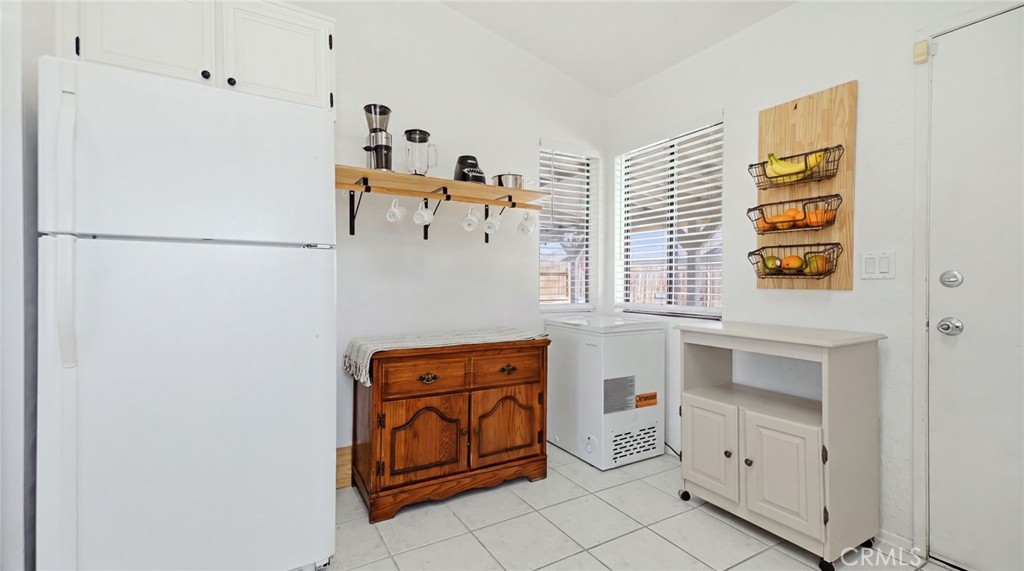 14128 Poplar Property Photo 18