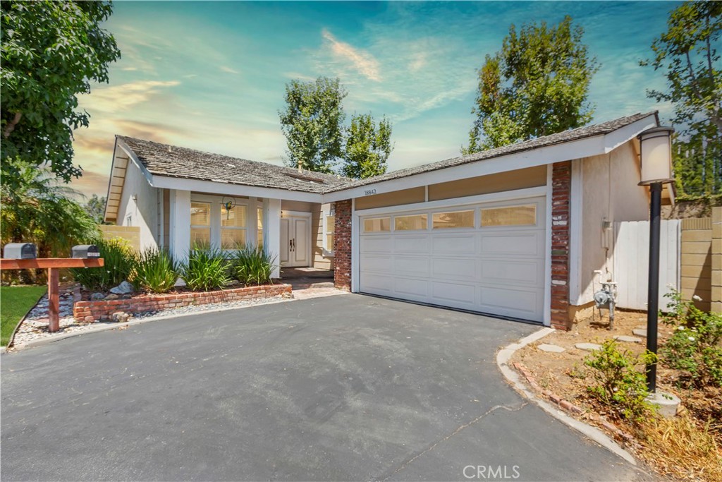 18842 Jane Circle Property Photo 1