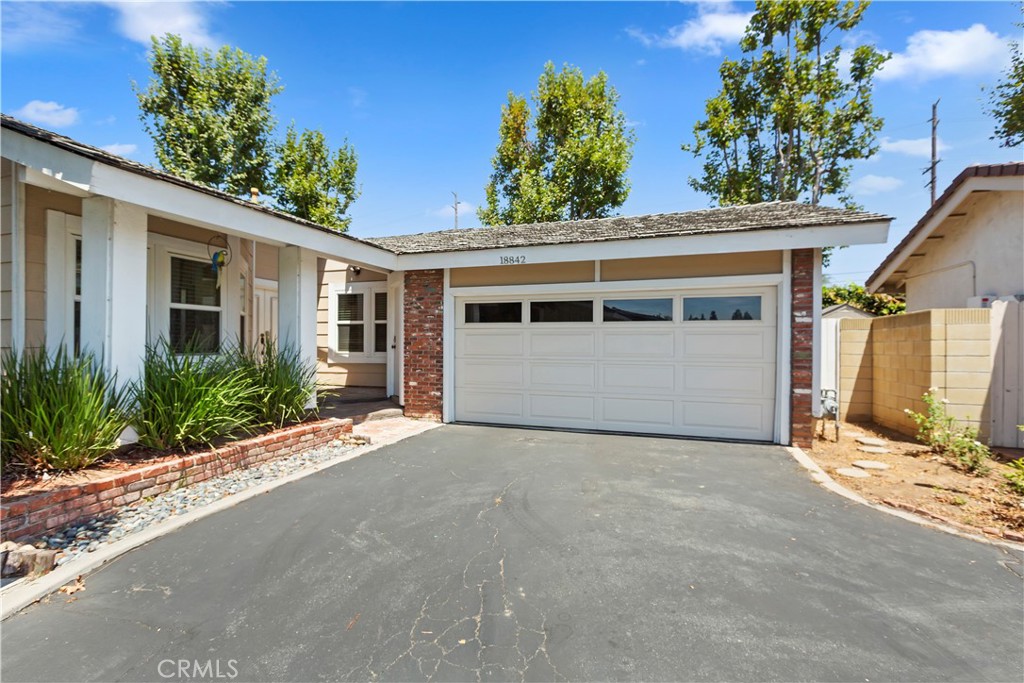 18842 Jane Circle Property Photo 1
