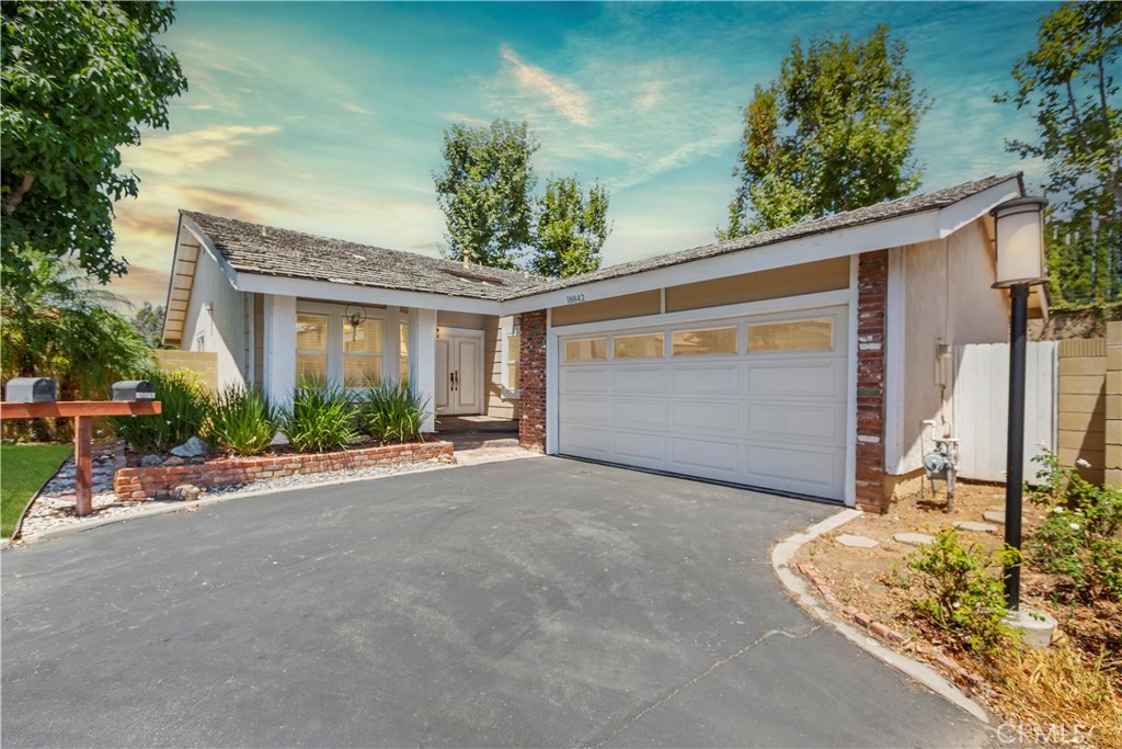 18842 Jane Circle Property Photo 4