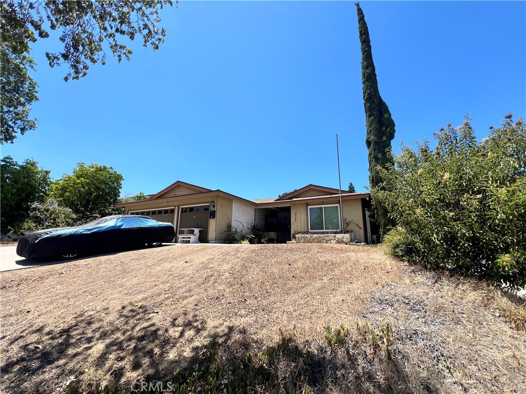 2302 Avenida Del Vista Property Photo 3