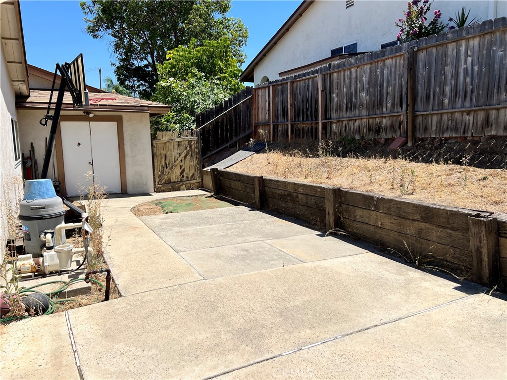 2302 Avenida Del Vista Property Photo 8
