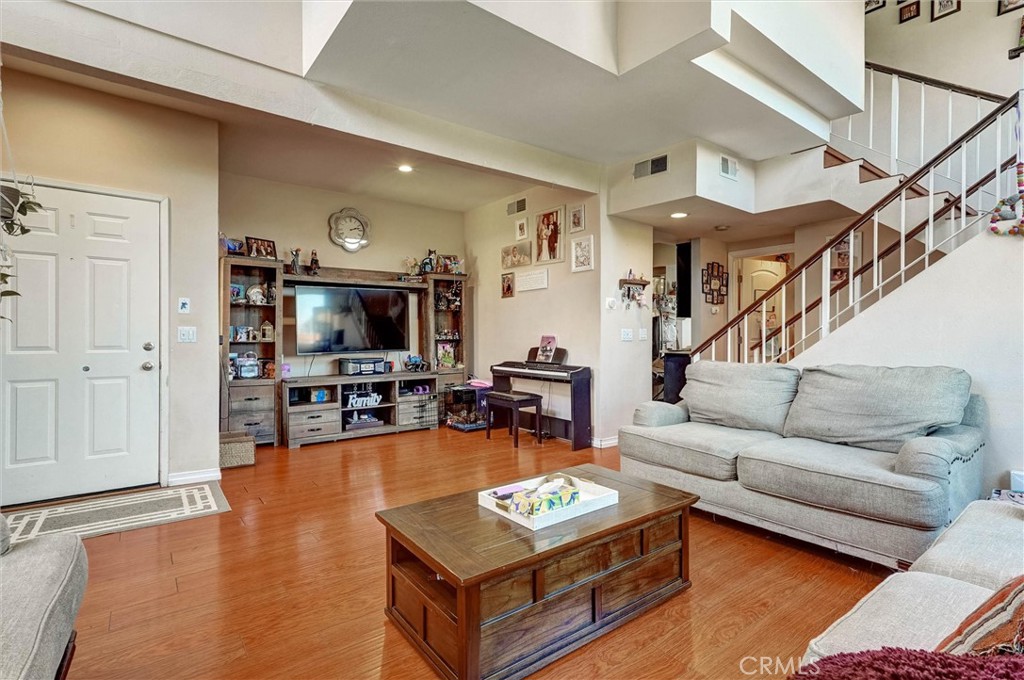 6323 Reseda 1 Property Photo 2