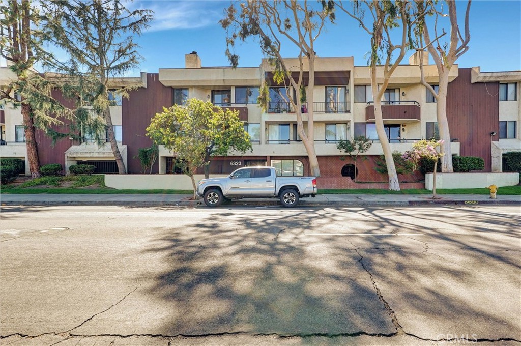 6323 Reseda 1 Property Photo 29
