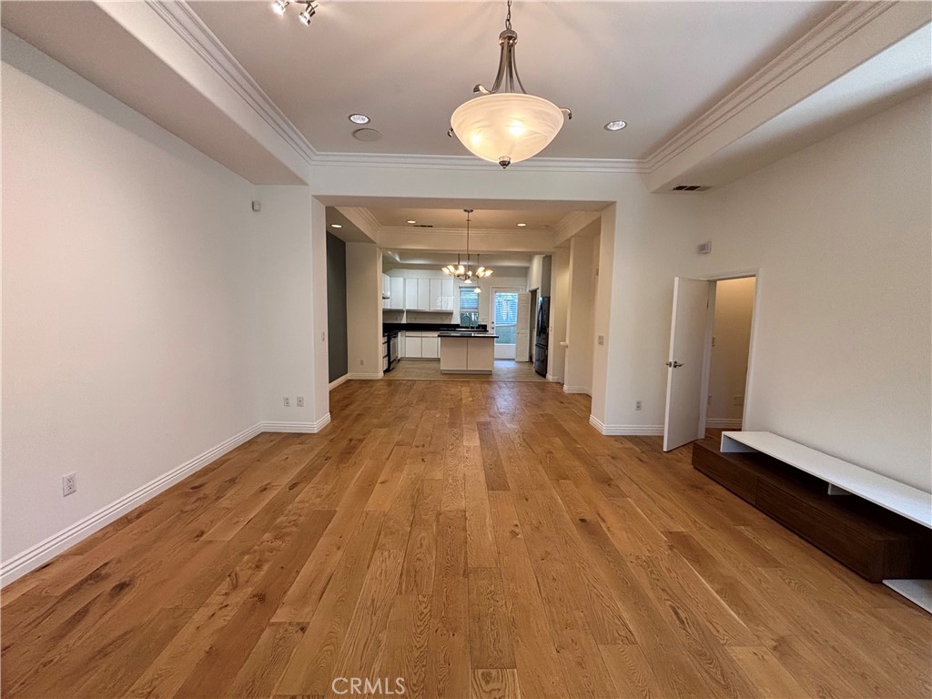 441 N Los Robles 16 Property Photo 2