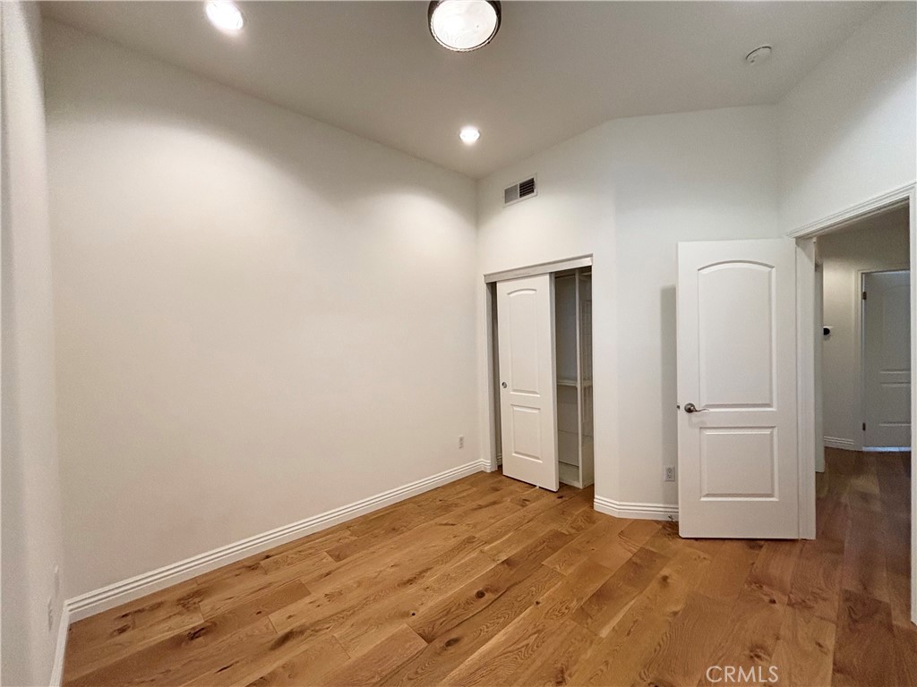 441 N Los Robles 16 Property Photo 12