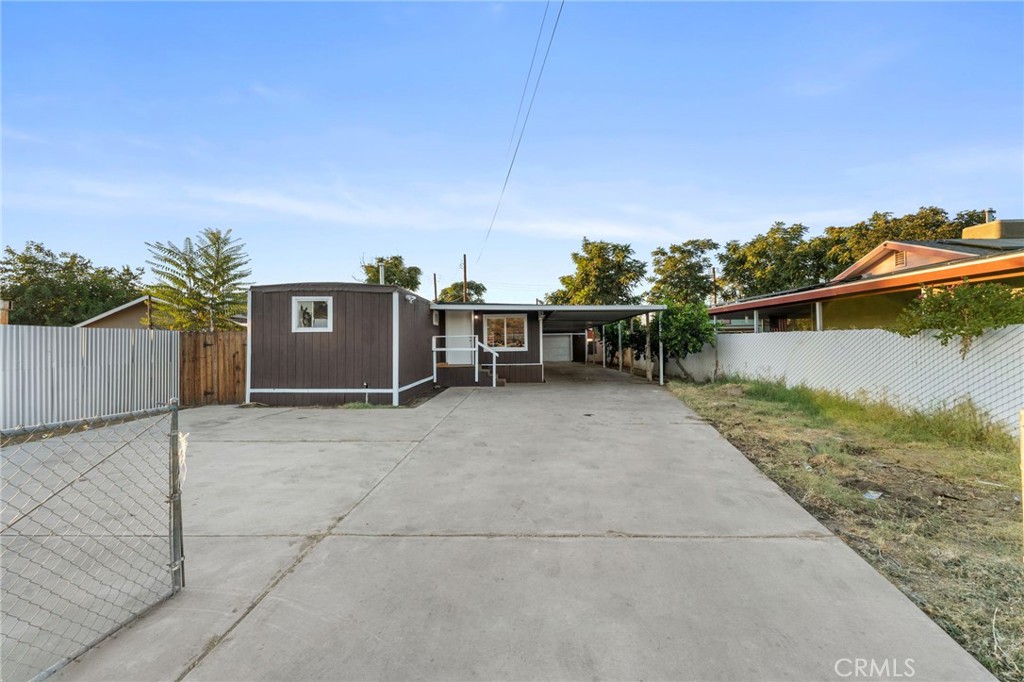 718 Willow Drive Property Photo 1