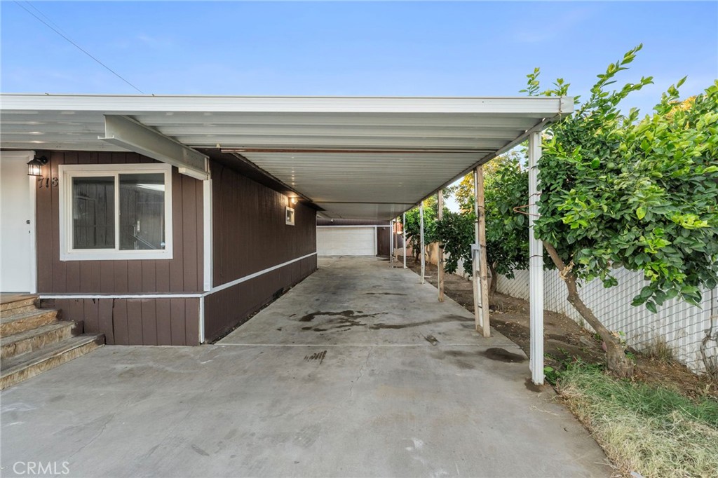 718 Willow Drive Property Photo 3