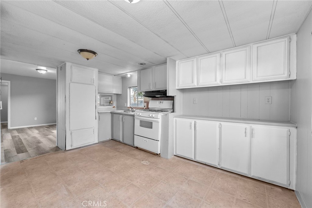 718 Willow Drive Property Photo 13
