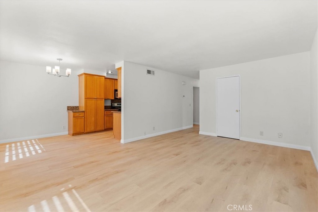 2101 E Aroma Property Photo 2