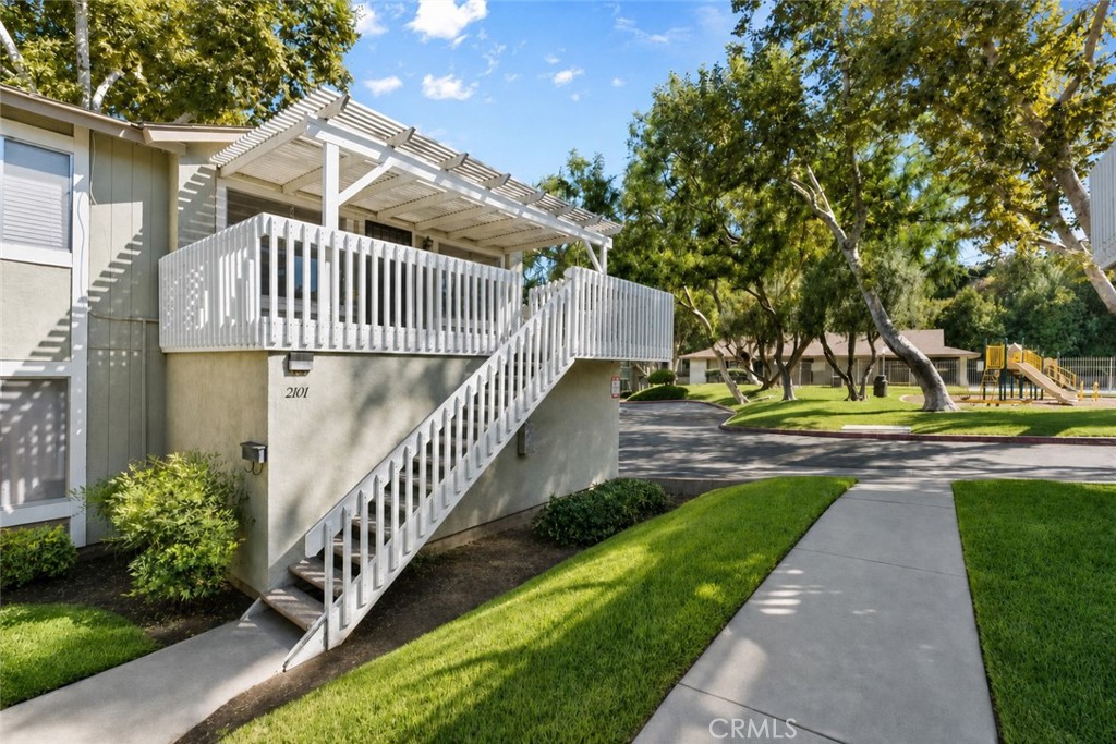 2101 E Aroma Property Photo 4