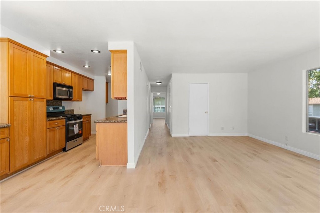 2101 E Aroma Property Photo 5