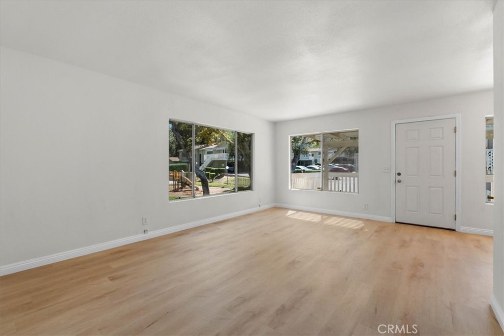 2101 E Aroma Property Photo 6