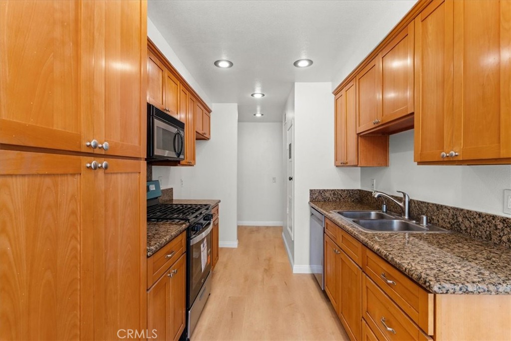 2101 E Aroma Property Photo 11