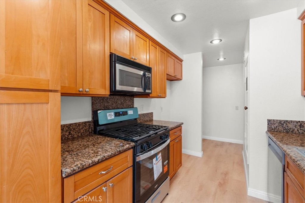 2101 E Aroma Property Photo 12