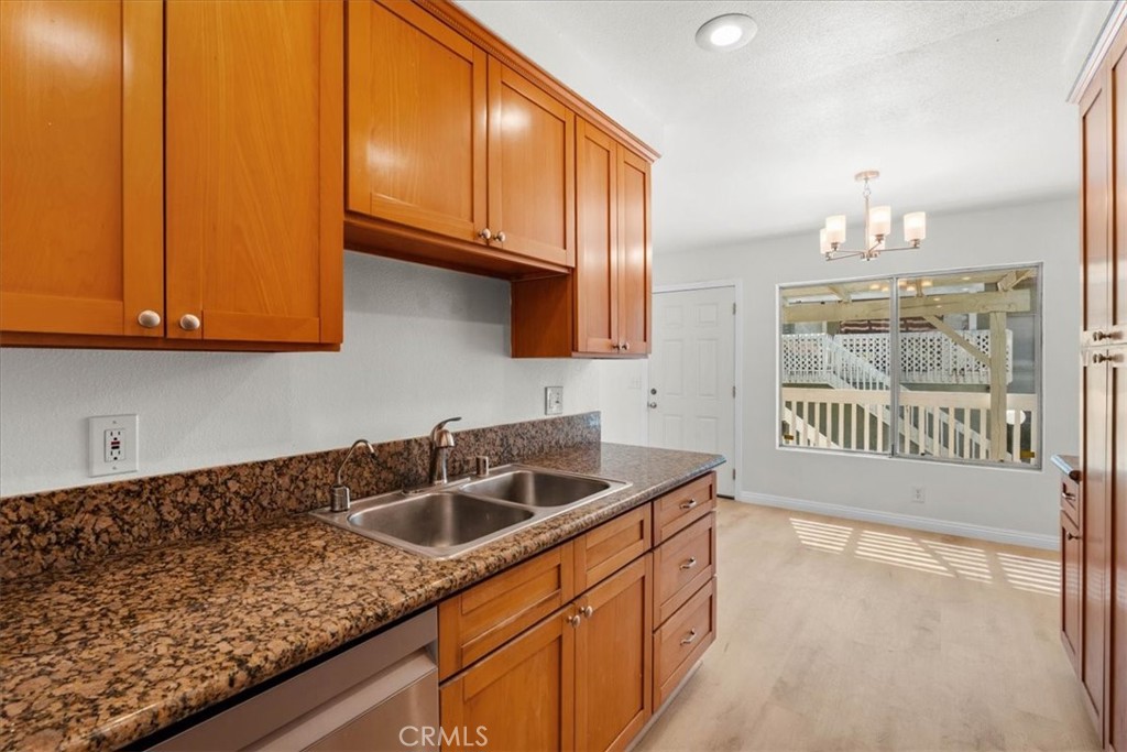 2101 E Aroma Property Photo 13