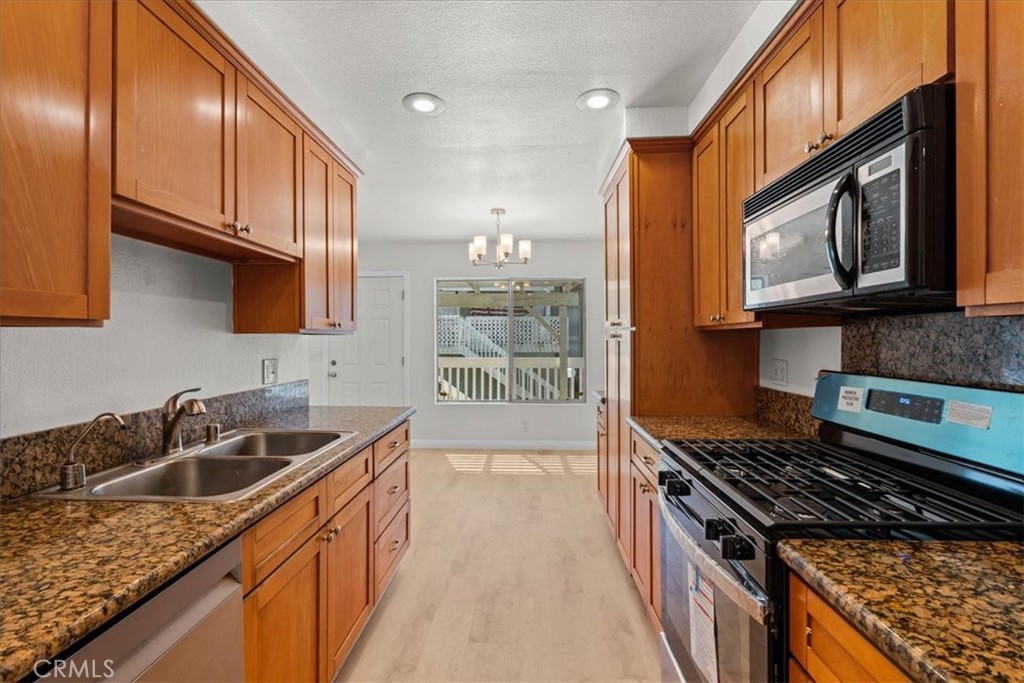 2101 E Aroma Property Photo 14
