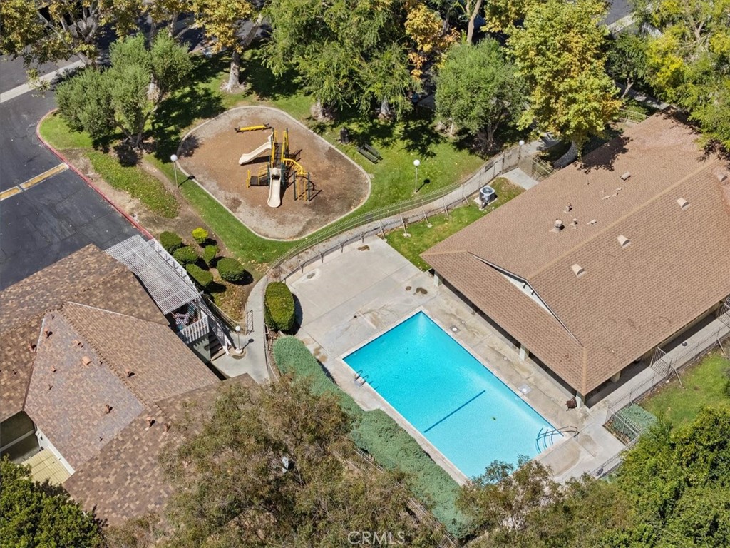 2101 E Aroma Property Photo 29