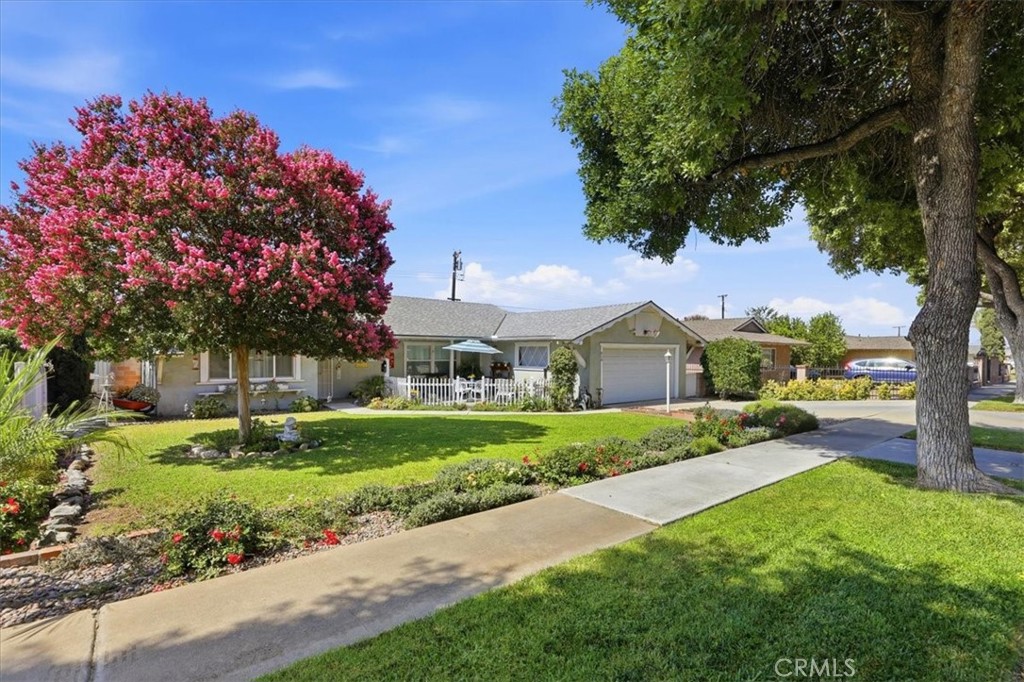 614 Azure Court Property Photo 2