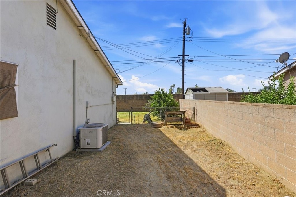 614 Azure Court Property Photo 32