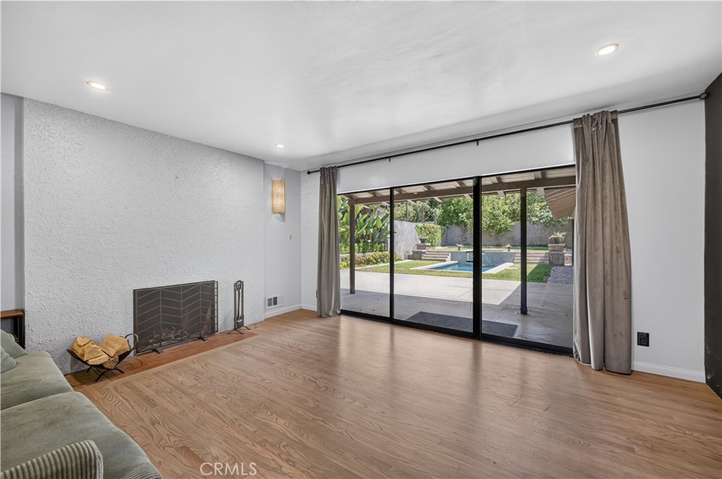 614 N Glendora Avenue Property Photo 4