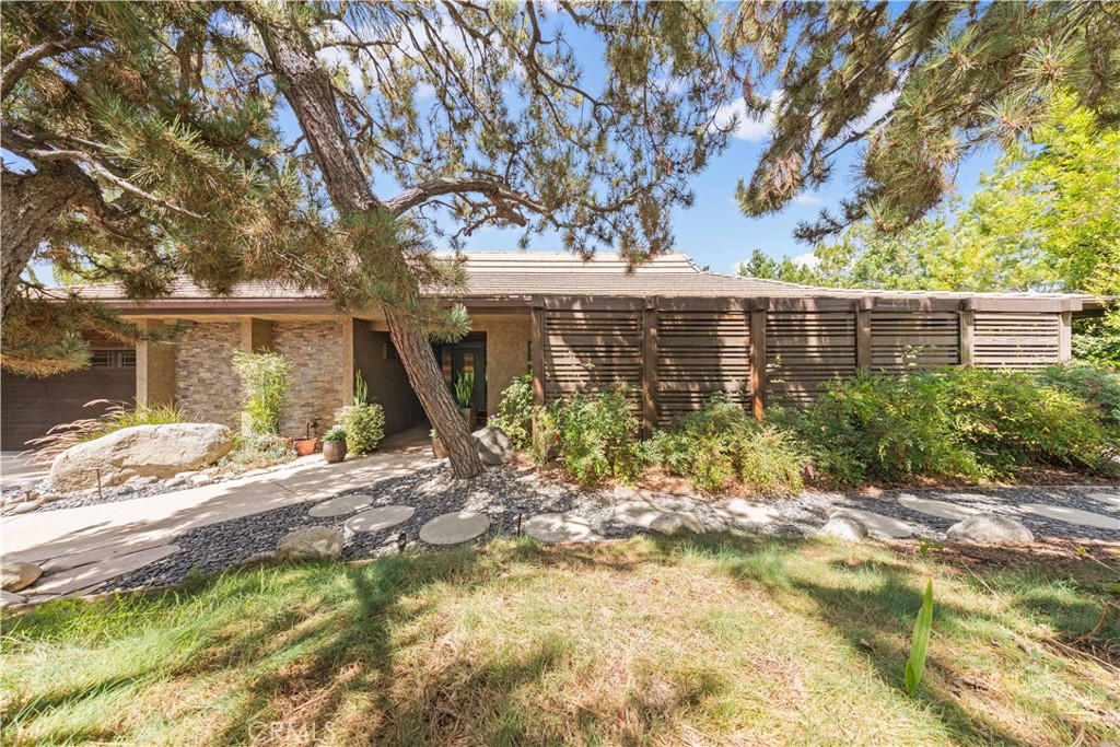 2275 N La Paz Property Photo 3