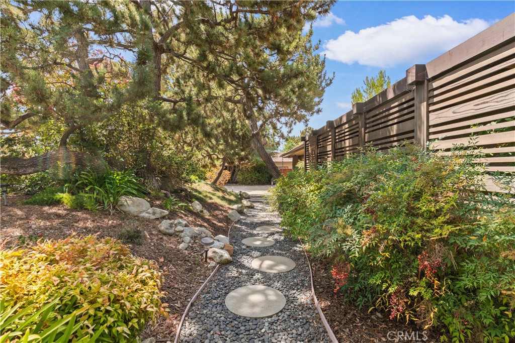 2275 N La Paz Property Photo 8
