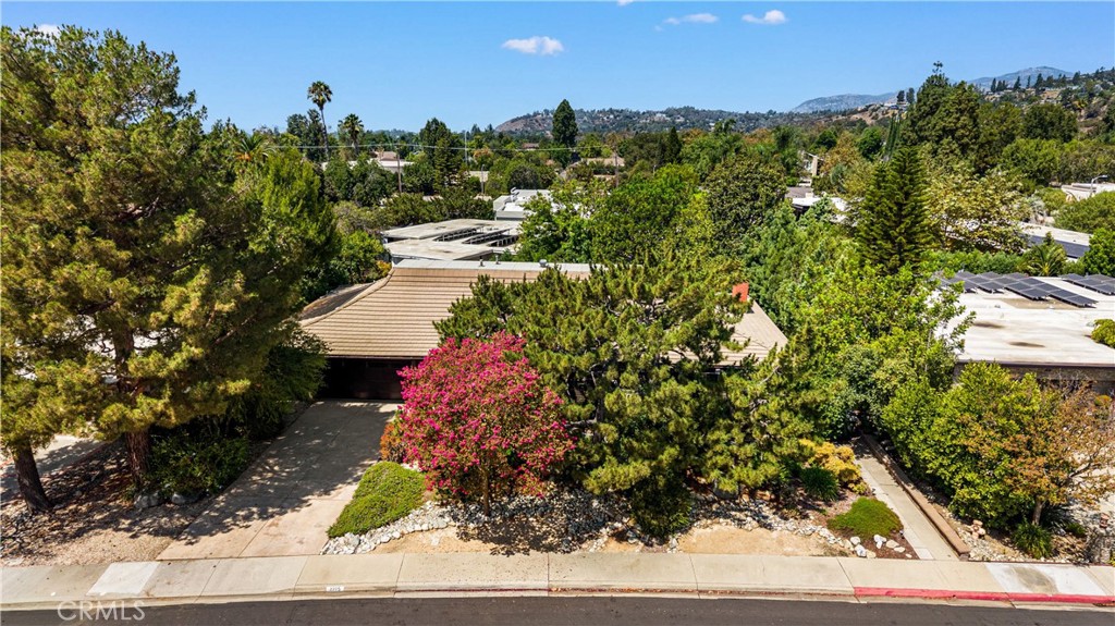 2275 N La Paz Property Photo 9