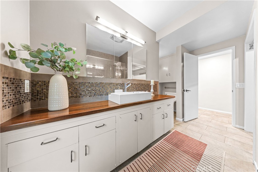 2275 N La Paz Property Photo 47