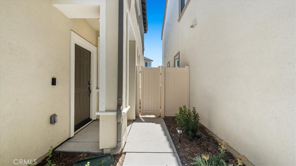 25137 Harmony Property Photo 5