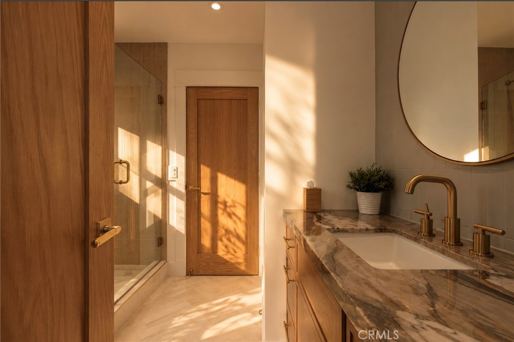 636 Bay Property Photo 17