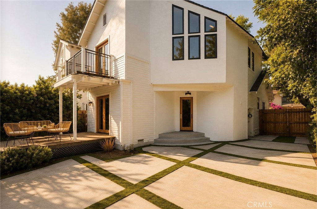 636 Bay Property Photo 29