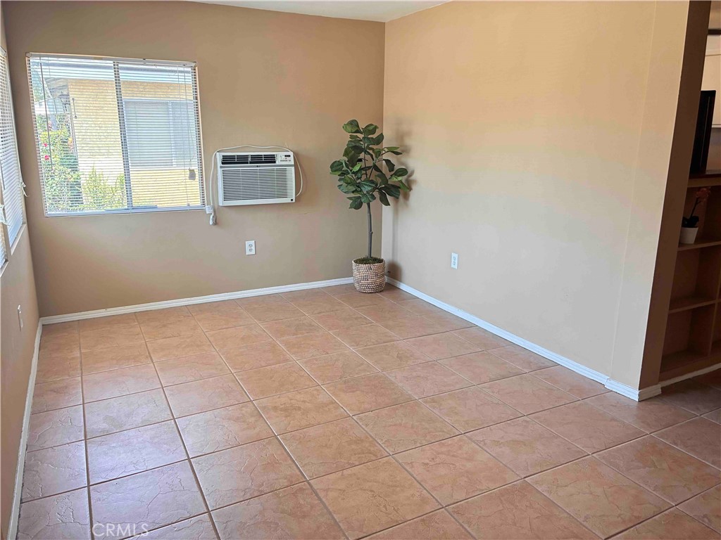 550 N Valencia Property Photo 2