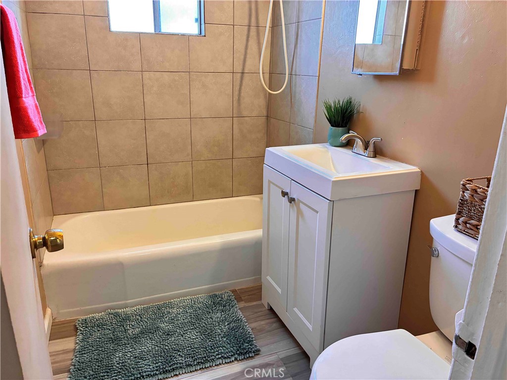550 N Valencia Property Photo 5