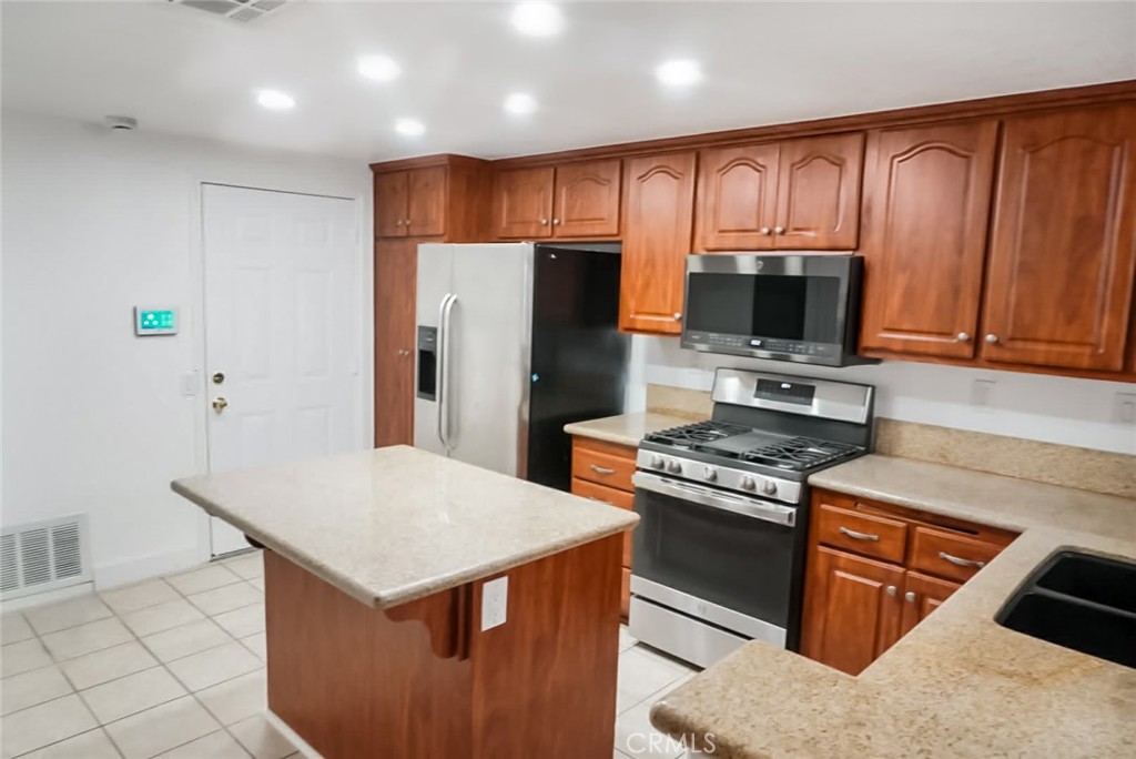 16275 Salinas Street Property Photo 6