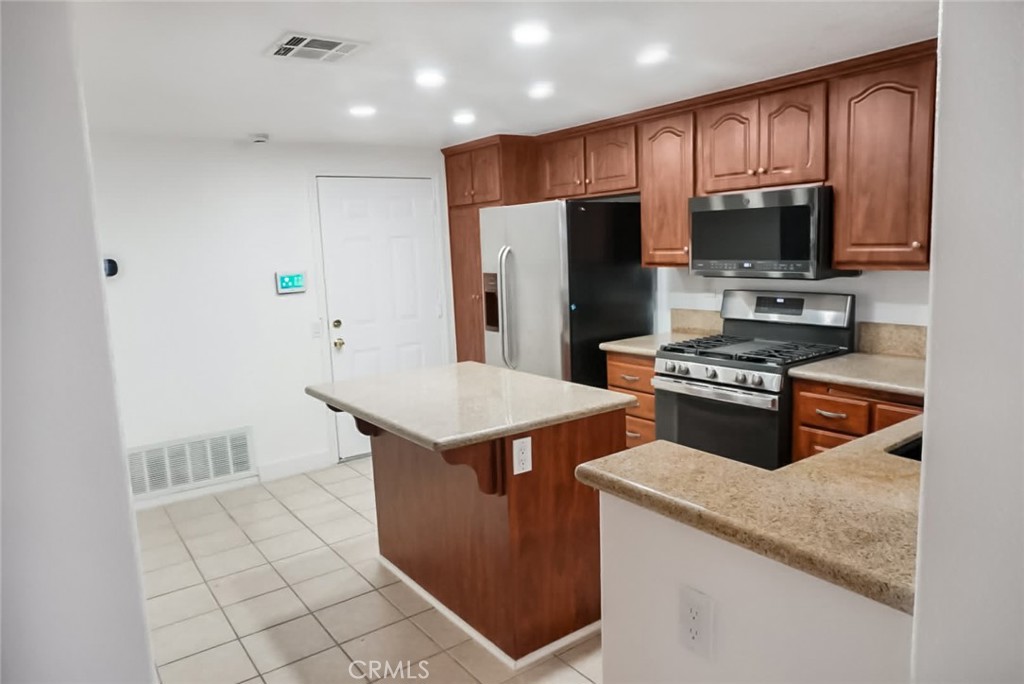 16275 Salinas Street Property Photo 7
