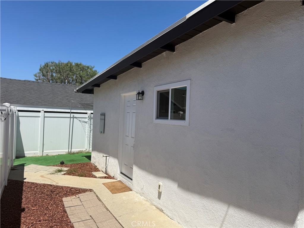 1395 B 3rd Property Photo 2