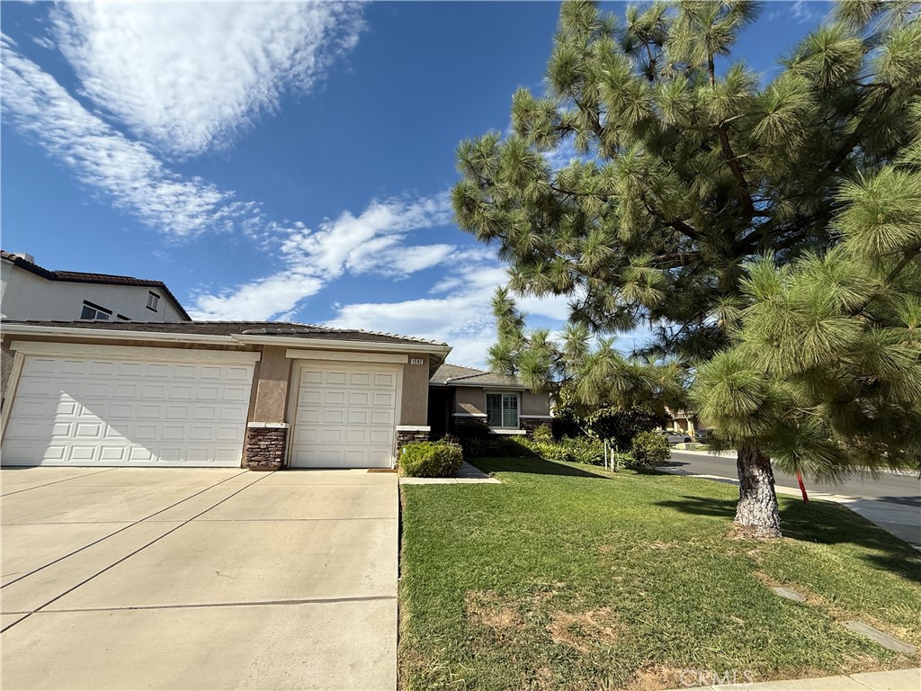 1592 Flora Property Photo 2