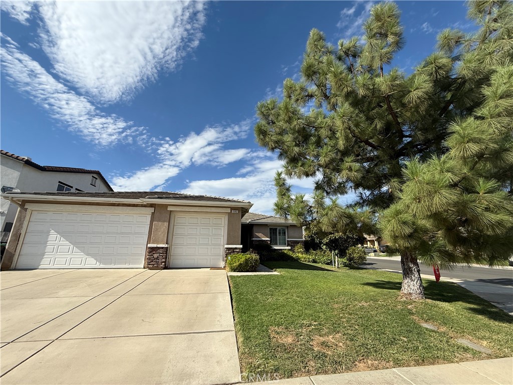 1592 Flora Property Photo 3
